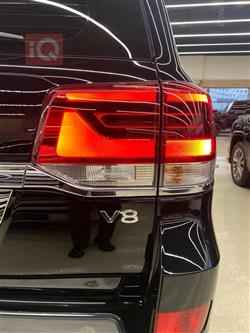 تۆیۆتا لاند کروزەر